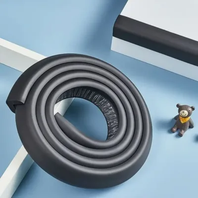 Bande de protection souple en L pour coins – image 3